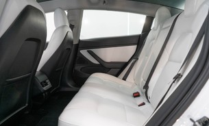 Tesla Model 3 Performance, White interior, Panoramic Roof, Track Mode, Heat Pump 7