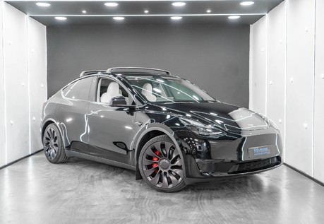 Tesla Model Y Performance, White interior, Roof Bars, 21" Uber Turbine Wheels