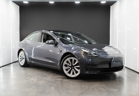 Tesla Model 3 Long Range, 19'' Sport Wheels, Heat Pump, Heated Steering Wheel, Pano Roof