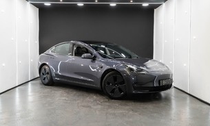 Tesla Model 3 Long Range, Heat Pump, Heated Steering Wheel, Pano Roof, Black Interior 1