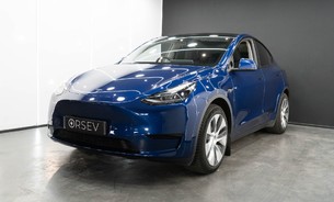 Tesla Model Y Standard Range Plus, One Owner, Panoramic Roof, Heat Pump, Metallic Blue 5