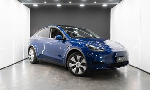 Tesla Model Y Standard Range Plus, One Owner, Panoramic Roof, Heat Pump, Metallic Blue 1