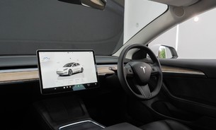 Tesla Model 3 Standard Range Plus, Later Larger 60kWh Battery with Ryzen Chip, One Owner 2