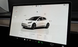 Tesla Model 3 Standard Range Plus, Later Larger 60kWh Battery with Ryzen Chip, One Owner 14