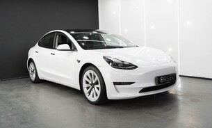 Tesla Model 3 Long Range Heat Pump 19" Sport Wheels One Owner Pano Roof Adaptive LEDs 3