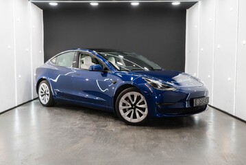 Tesla Model 3 Long Range Enhanced Autopilot 19 inch Sport Wheels White Interior Heat Pump