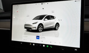 Tesla Model Y Long Range One Owner Heated Steering Wheel Pano Roof Black Interior 10