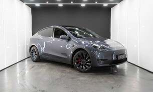 Tesla Model Y Performance Black Interior Panoramic Roof Heated Seats and Steering Wheel 1