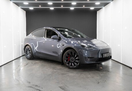 Tesla Model Y Performance Black Interior Panoramic Roof Heated Seats and Steering Wheel