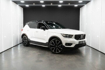 Volvo XC40 Recharge T5 R-Design Pro Pano Sunroof 360 Cam Harman Kardon Apple CarPlay 