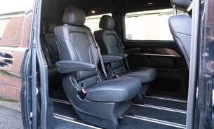 Mercedes-Benz Eqv EQV 300 Sport, Adaptive Cruise, 7 Seater, Apple CarPlay, Reversing Camera 6