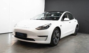 Tesla Model 3 Long Range Heat Pump Heated Steering Wheel Pano Roof Black Interior 5