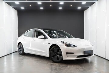 Tesla Model 3 Long Range Heat Pump Heated Steering Wheel Pano Roof Black Interior