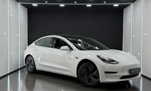 Tesla Model 3 Standard Range Plus, Pano Roof, Black Interior, VAT Q 1