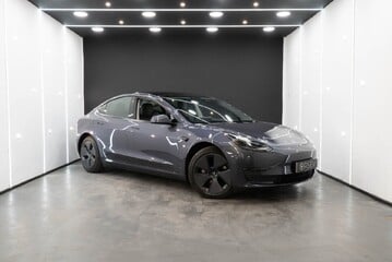 Tesla Model 3 Long Range, Heat Pump, Heated Steering Wheel, Pano Roof, Black Interior