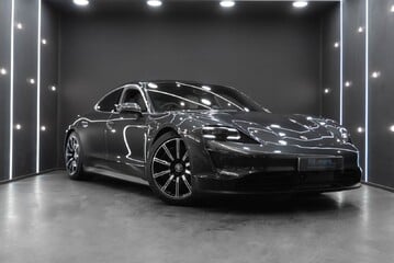 Porsche Taycan 4S (93KWH) BOSE Massage Seats InnoDrive 360 Cam Pano Roof Matrix LEDs 