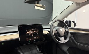 Tesla Model Y Standard Range Plus, Enhanced Autopilot Adaptive LED Headlamps Parcel Shelf 2