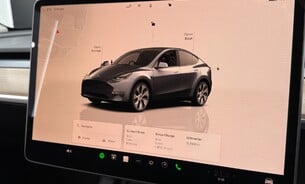 Tesla Model Y Standard Range Plus, Enhanced Autopilot Adaptive LED Headlamps Parcel Shelf 13