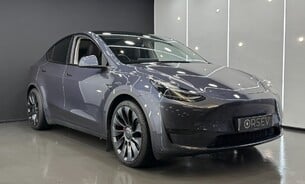 Tesla Model Y Performance, Enhanced Autopilot, Auto Lane Change, Heat Pump, One Owner 7