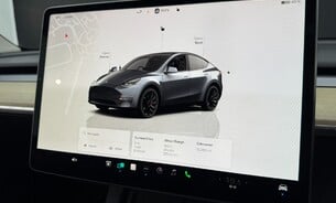 Tesla Model Y Performance, Enhanced Autopilot, Auto Lane Change, Heat Pump, One Owner 13