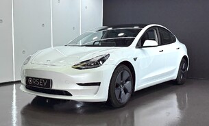 Tesla Model 3 Long Range, Heat Pump, Adaptive LED Headlights, Pano Roof, Black Interior 4