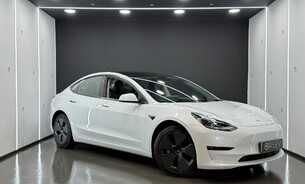 Tesla Model 3 Long Range, Heat Pump, Adaptive LED Headlights, Pano Roof, Black Interior 1