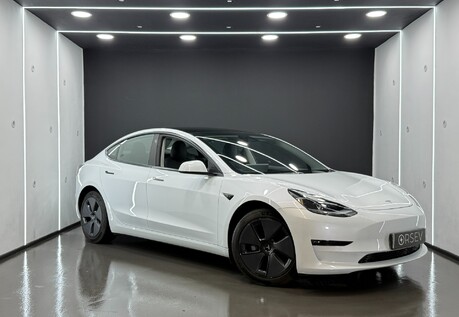 Tesla Model 3 Long Range, Heat Pump, Adaptive LED Headlights, Pano Roof, Black Interior