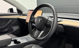 Tesla Model 3 Long Range, Heat Pump, Adaptive LED Headlights, Pano Roof, Black Interior 8