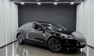 Tesla Model 3 Long Range, Heat Pump, Solid Black, Adaptive LED Headlights, Panoramic Roof 1