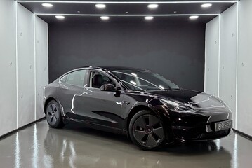 Tesla Model 3 Long Range, Heat Pump, Solid Black, Adaptive LED Headlights, Panoramic Roof