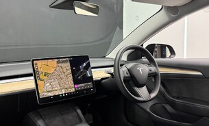 Tesla Model 3 Long Range, Heat Pump, Solid Black, Adaptive LED Headlights, Panoramic Roof 2