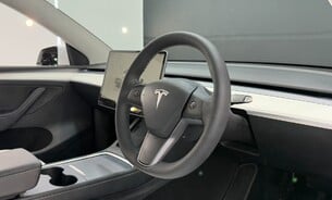 Tesla Model Y Long Range, White Interior, Enhanced Autopilot, Parking Sensors, Heat Pump 9