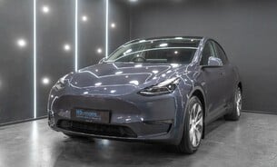 Tesla Model Y Long Range, One Owner,  Heated Steering Wheel, Pano Roof, Black Interior 4