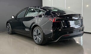 Tesla Model 3 RWD Solid Black, Ambient Lighting, Panoramic Roof, Black Interior 4