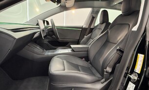 Tesla Model 3 RWD Solid Black, Ambient Lighting, Panoramic Roof, Black Interior 3