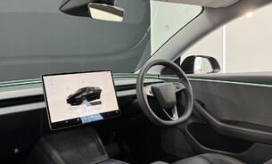 Tesla Model 3 RWD Solid Black, Ambient Lighting, Panoramic Roof, Black Interior 2