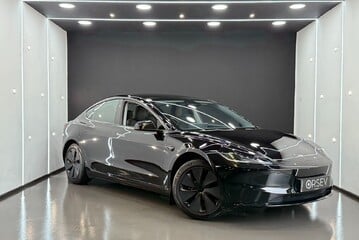 Tesla Model 3 RWD Solid Black, Ambient Lighting, Panoramic Roof, Black Interior