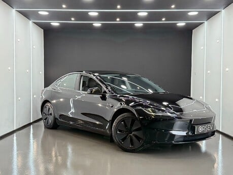 Tesla Model 3 RWD Solid Black, Ambient Lighting, Panoramic Roof, Black Interior