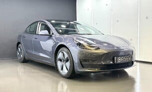 Tesla Model 3 Long Range, Heat Pump, Heated Steering Wheel, Pano Roof, Black Interior 4