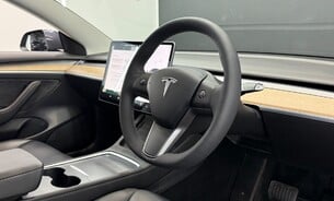 Tesla Model 3 Long Range, Heat Pump, Heated Steering Wheel, Pano Roof, Black Interior 8