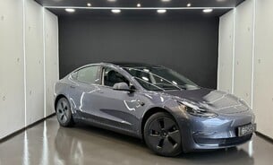 Tesla Model 3 Long Range, Heat Pump, Heated Steering Wheel, Pano Roof, Black Interior 1