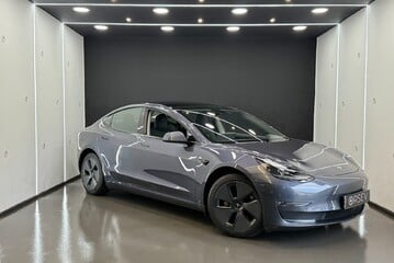 Tesla Model 3 Long Range, Heat Pump, Heated Steering Wheel, Pano Roof, Black Interior