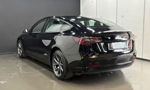 Tesla Model 3 Long Range, Heat Pump, Solid Black, Adaptive LED Headlights, Panoramic Roof 5