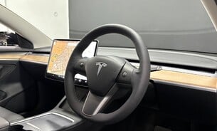 Tesla Model 3 Long Range, Heat Pump, Solid Black, Adaptive LED Headlights, Panoramic Roof 9