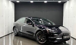 Tesla Model 3 Long Range, Heat Pump, Solid Black, Adaptive LED Headlights, Panoramic Roof 1