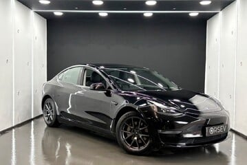 Tesla Model 3 Long Range, Heat Pump, Solid Black, Adaptive LED Headlights, Panoramic Roof