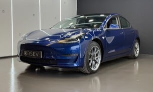 Tesla Model 3 Long Range Tow Bar One Owner Deep Metallic Blue, Black Interior Pano Roof 10