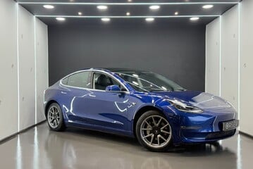 Tesla Model 3 Long Range Tow Bar One Owner Deep Metallic Blue, Black Interior Pano Roof