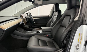 Tesla Model 3 Long Range, Heat Pump, Heated Steering Wheel, Pano Roof, Black Interior 3