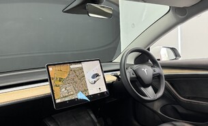 Tesla Model 3 Long Range, Heat Pump, Heated Steering Wheel, Pano Roof, Black Interior 2